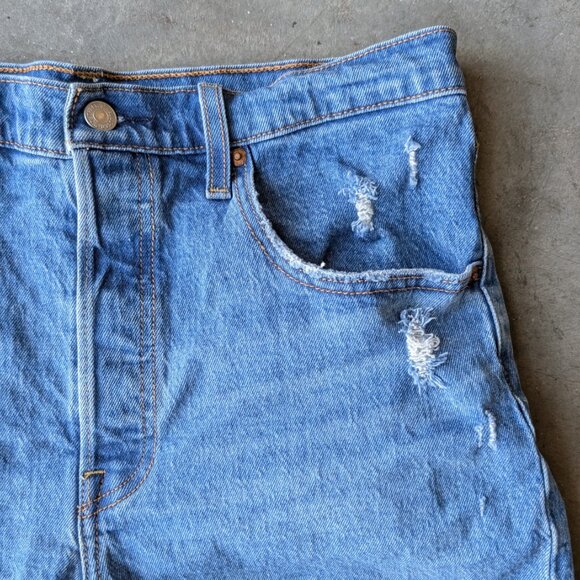 Levi's Blue Denim High Rise Distressed Ribcage Short size 30 - Picture 3 of 9